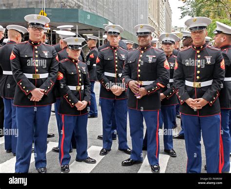 Uniforms of the Marine Corps .